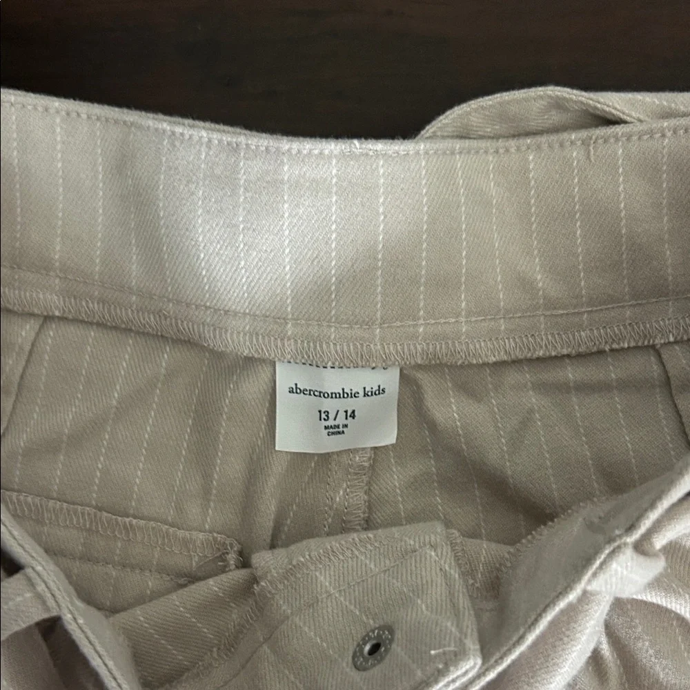 NWT Abercrombie & Fitch Girls slacks pants tan with pin stripe & belt 13/14 - Picture 4 of 8